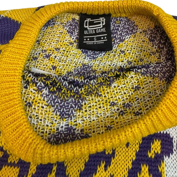 L.A. Lakers Sweater Size S NWT Officially Licensed - Picture 2 of 11